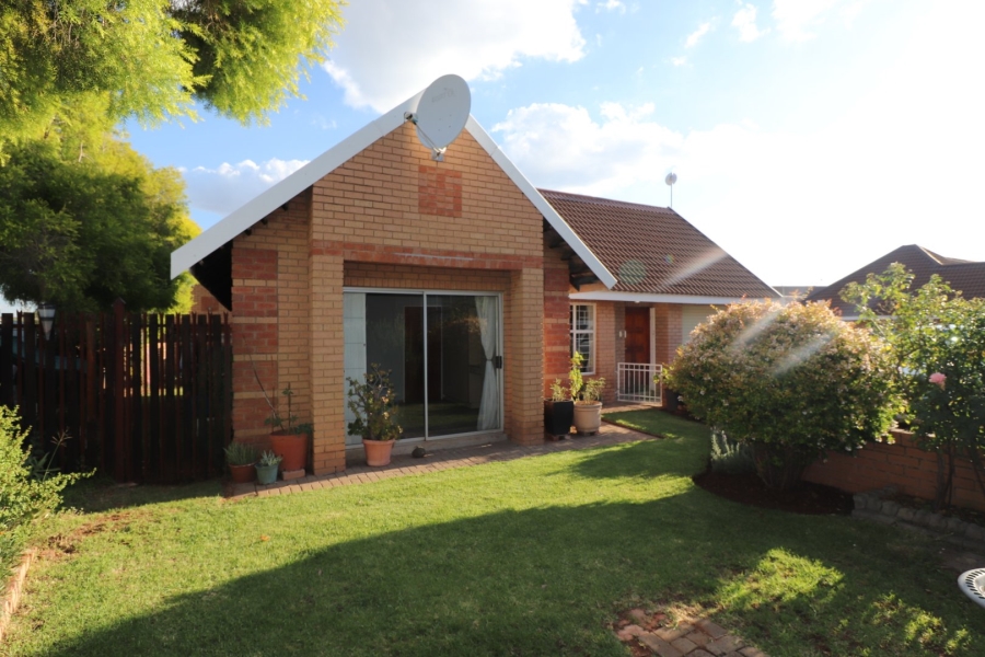 2 Bedroom Property for Sale in Langenhovenpark Free State